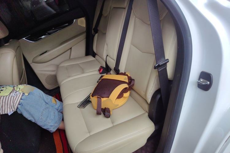 Used Cadillac XT5 2016 28T Four-Wheel Drive Tech Version Left Rear Seat