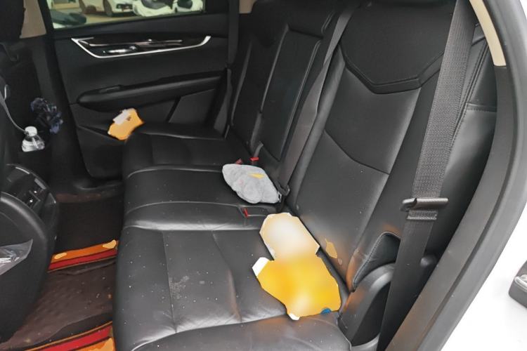 Used Cadillac XT5 2016 28T Four-Wheel Drive Luxury Model Left Rear Seat