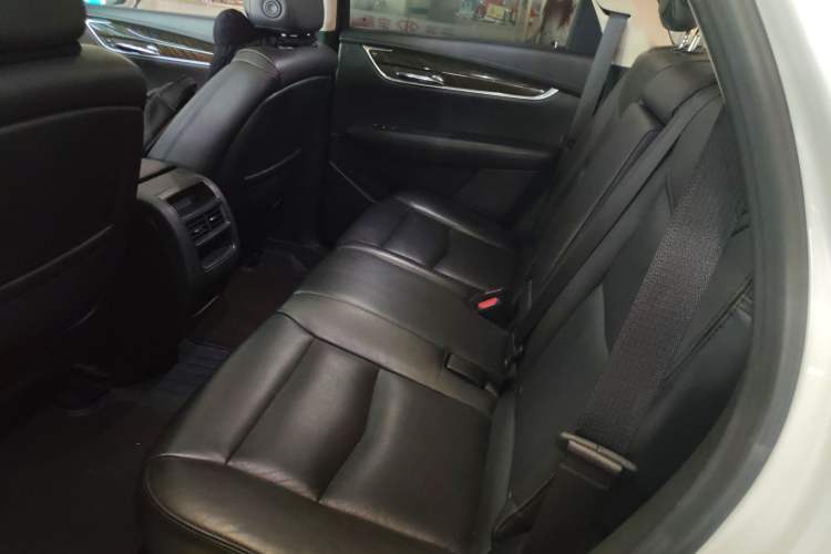 Used Cadillac XT5 2016 28T Four-Wheel Drive Luxury Model Left Rear Seat