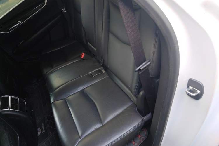 Used Cadillac XT5 2016 28T Four-Wheel Drive Luxury Model Left Rear Seat