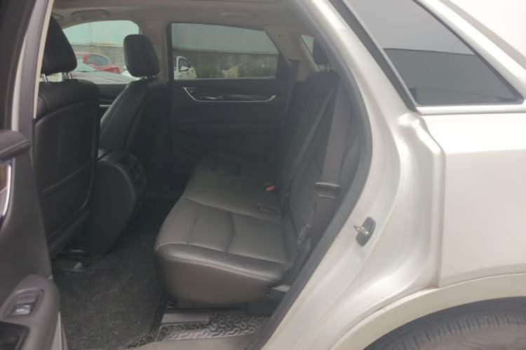 Used Cadillac XT5 2016 28T Four-Wheel Drive Luxury Model Left Rear Seat