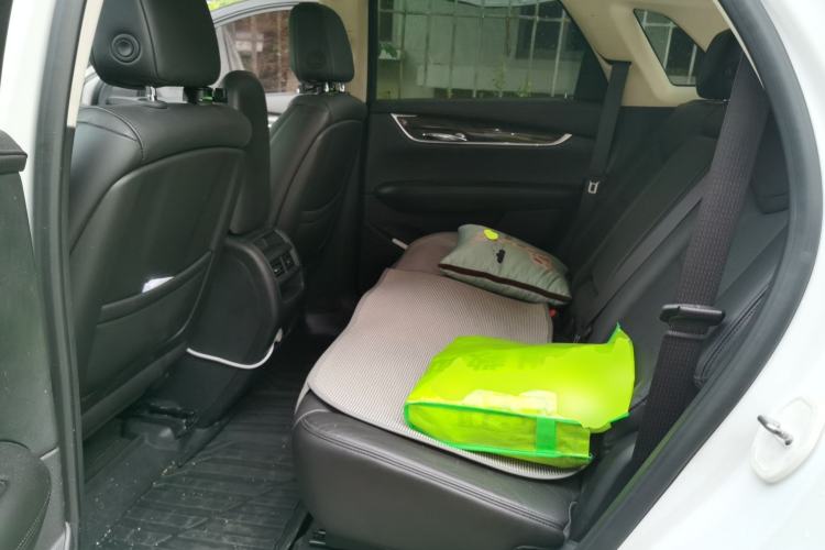 Used Cadillac XT5 2016 28T Four-Wheel Drive Luxury Model Left Rear Seat