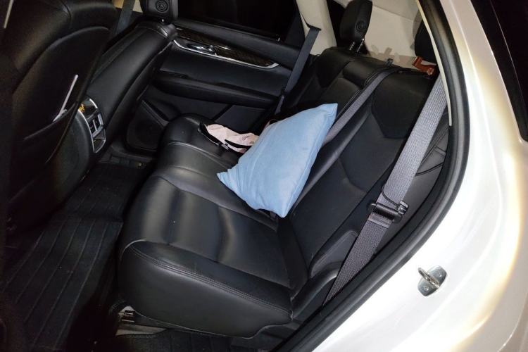 Used Cadillac XT5 2016 28T Four-Wheel Drive Luxury Model Left Rear Seat