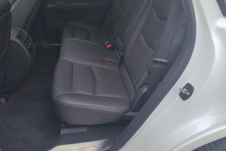 Used Cadillac XT5 2016 28T Four-Wheel Drive Luxury Model Left Rear Seat