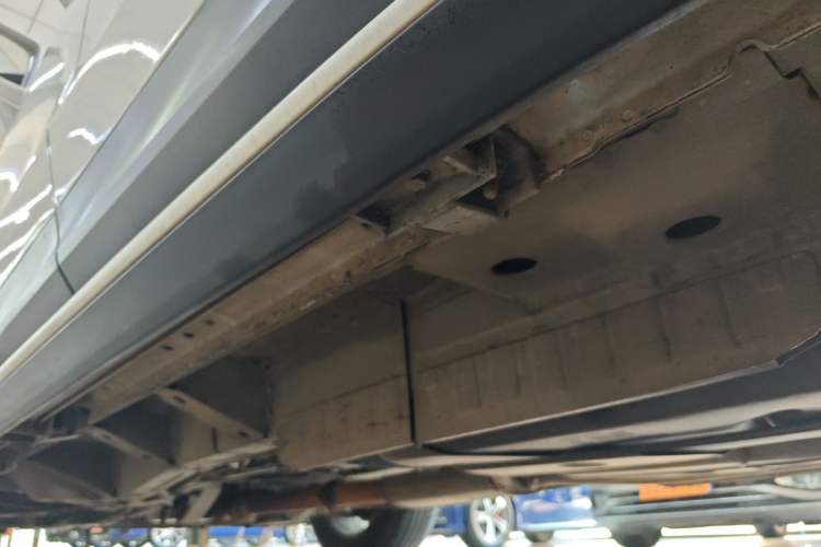 Used Cadillac XT5 2016 25T Tech Edition Left Side Sill