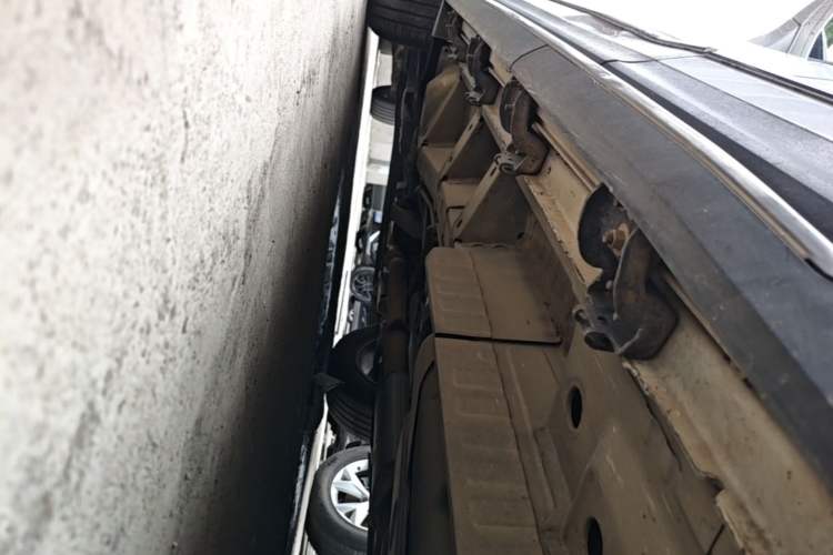 Used Cadillac XT5 2016 25T Luxury Model Left Side Sill
