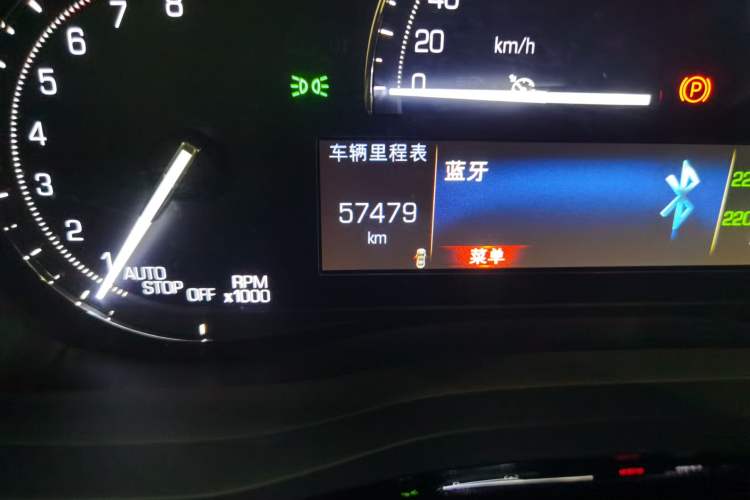 Used Cadillac XT5 2016 25T Luxury Model Odometer Close Up