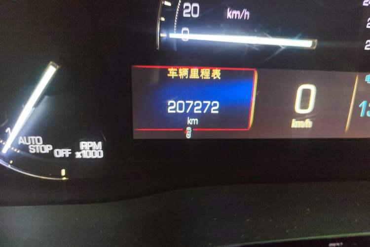 Used Cadillac XT5 2016 25T Luxury Model Odometer Close Up