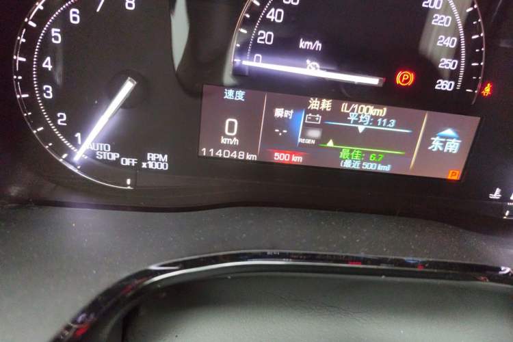 Used Cadillac XT5 2016 25T Luxury Model Odometer Close Up