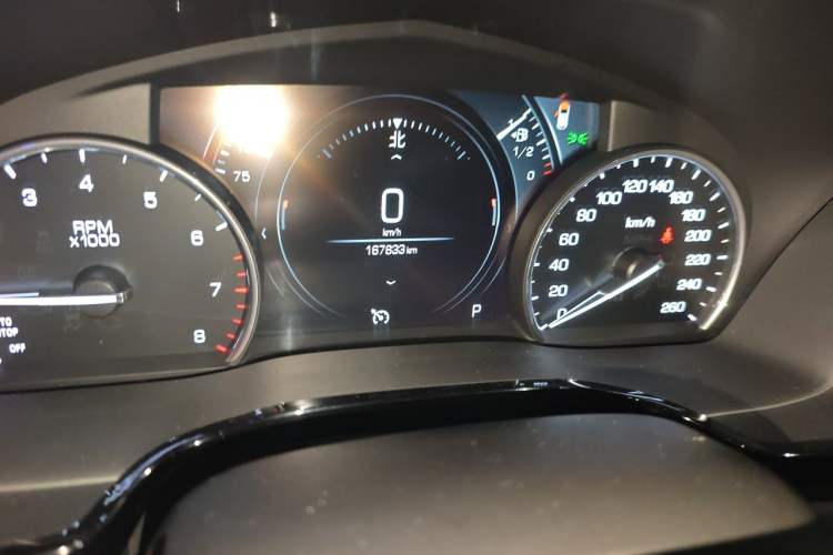 Used Cadillac XT5 2016 25T Luxury Model Odometer Close Up