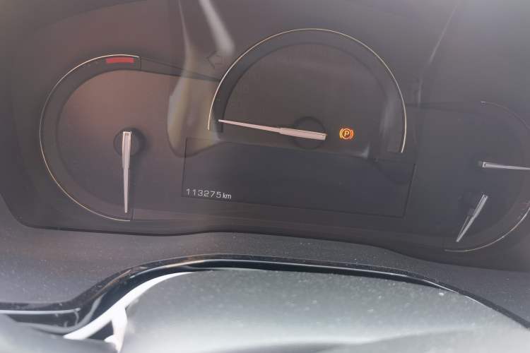 Used Cadillac XT5 2016 25T Luxury Model Odometer Close Up