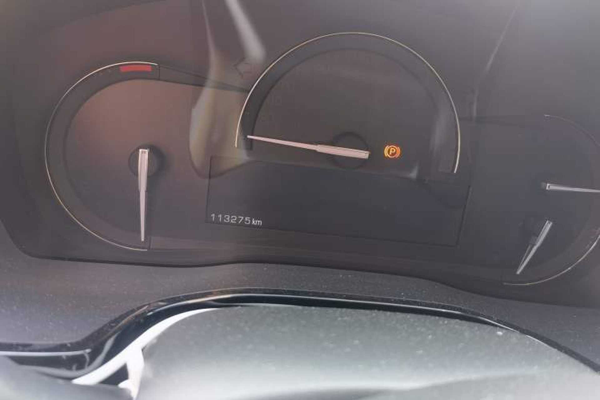 Used Cadillac XT5 2016 25T Luxury Model Odometer Close Up