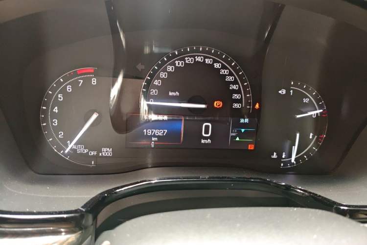 Used Cadillac XT5 2016 25T Tech Edition Odometer Close Up