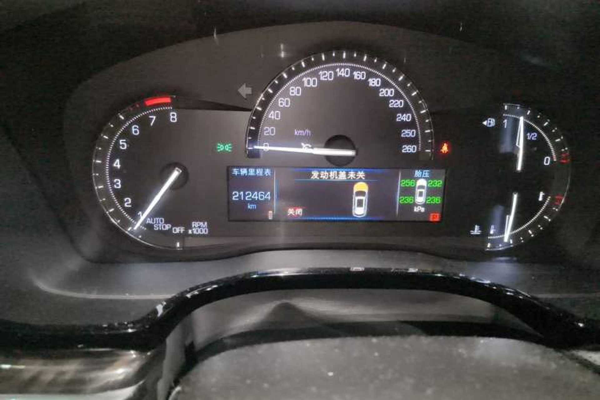Used Cadillac XT5 2016 25T Luxury Model Odometer Close Up