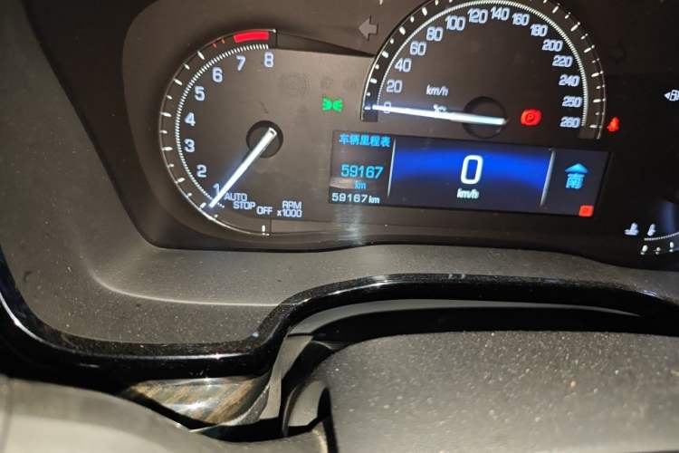 Used Cadillac XT5 2016 25T Luxury Model Odometer Close Up