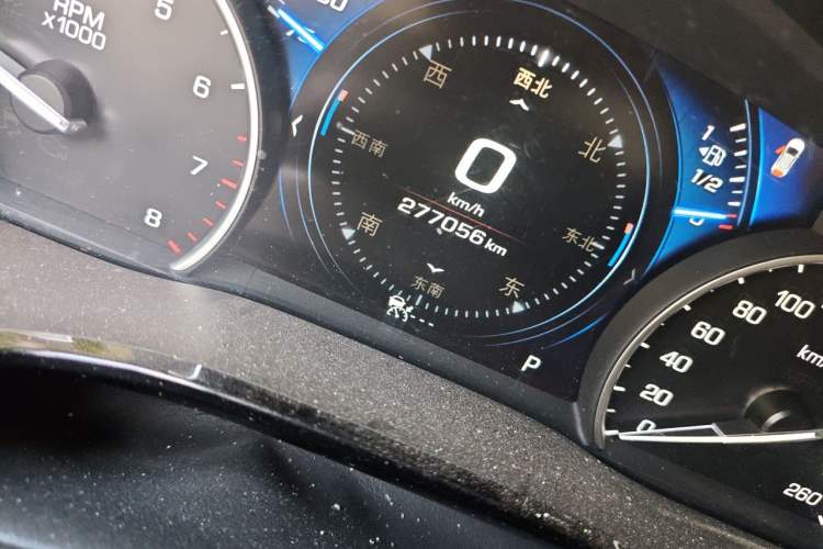 Used Cadillac XT5 2016 28T 4x4 Platinum Edition Odometer Close Up