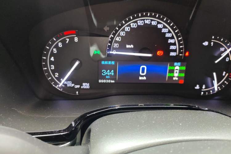 Used Cadillac XT5 2016 25T Luxury Model Odometer Close Up