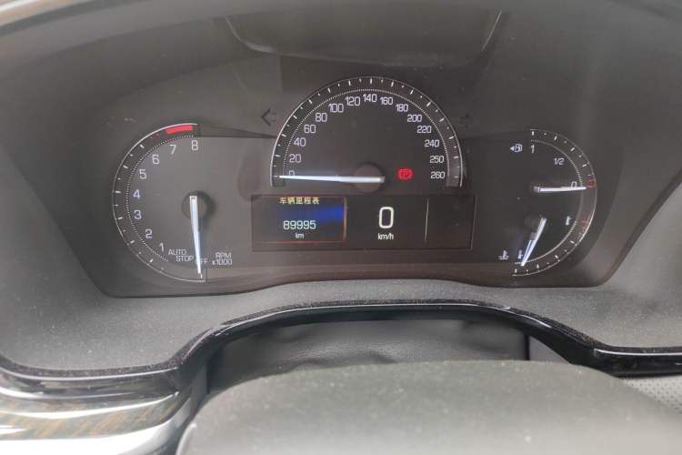 Used Cadillac XT5 2016 28T Four-Wheel Drive Luxury Model Odometer Close Up