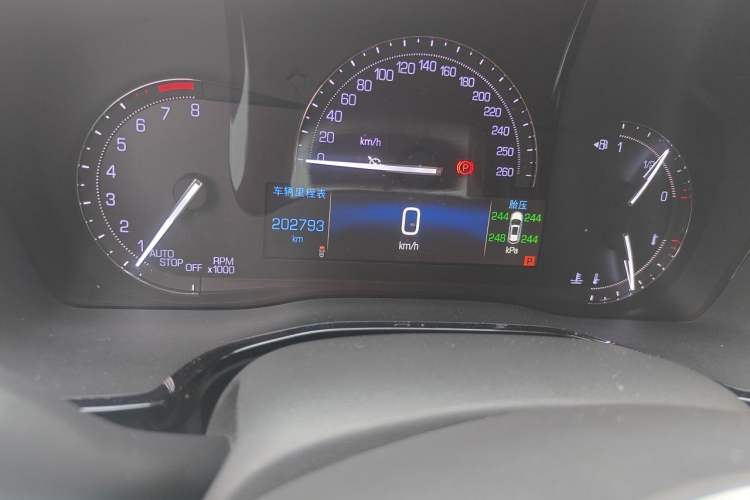 Used Cadillac XT5 2016 25T Luxury Model Odometer Close Up