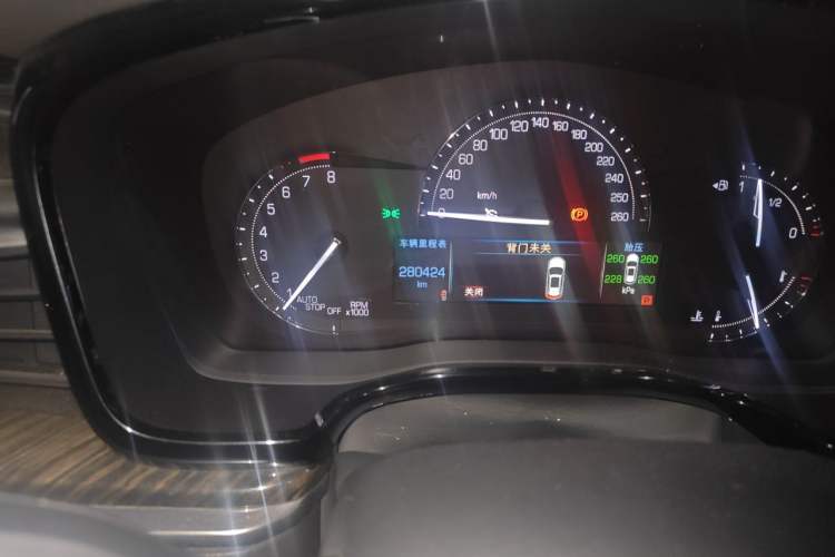 Used Cadillac XT5 2016 25T Luxury Model Odometer Close Up