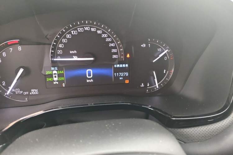Used Cadillac XT5 2016 25T Luxury Model Odometer Close Up