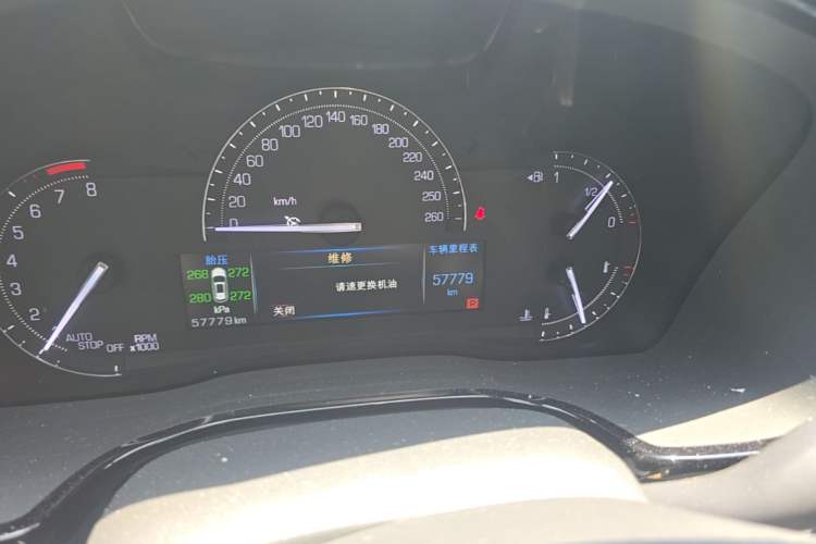 Used Cadillac XT5 2016 25T Luxury Model Odometer Close Up
