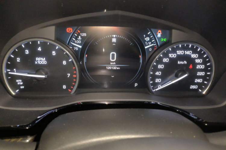 Used Cadillac XT5 2016 25T Luxury Model Odometer Close Up