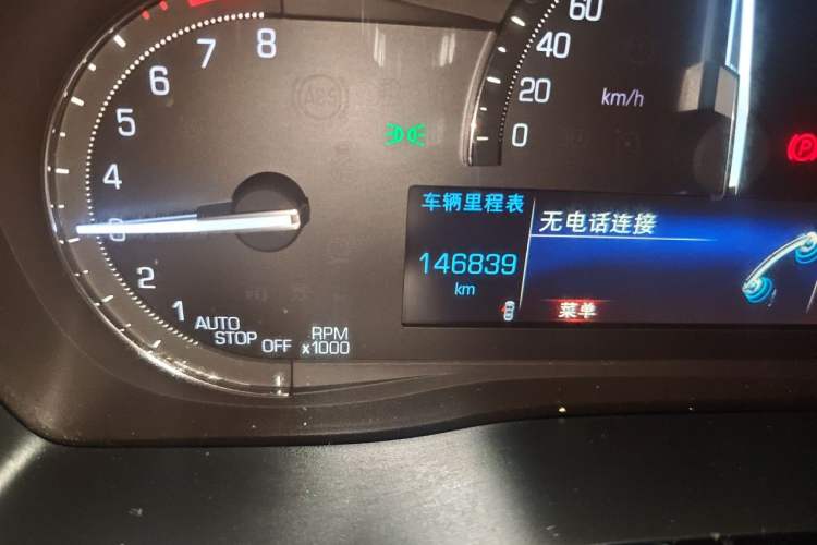 Used Cadillac XT5 2016 25T Luxury Model Odometer Close Up