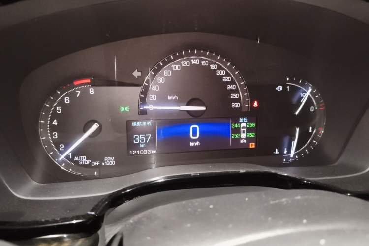 Used Cadillac XT5 2016 28T Four-Wheel Drive Tech Version Odometer Close Up