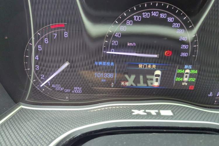 Used Cadillac XT5 2016 28T Four-Wheel Drive Luxury Model Odometer Close Up