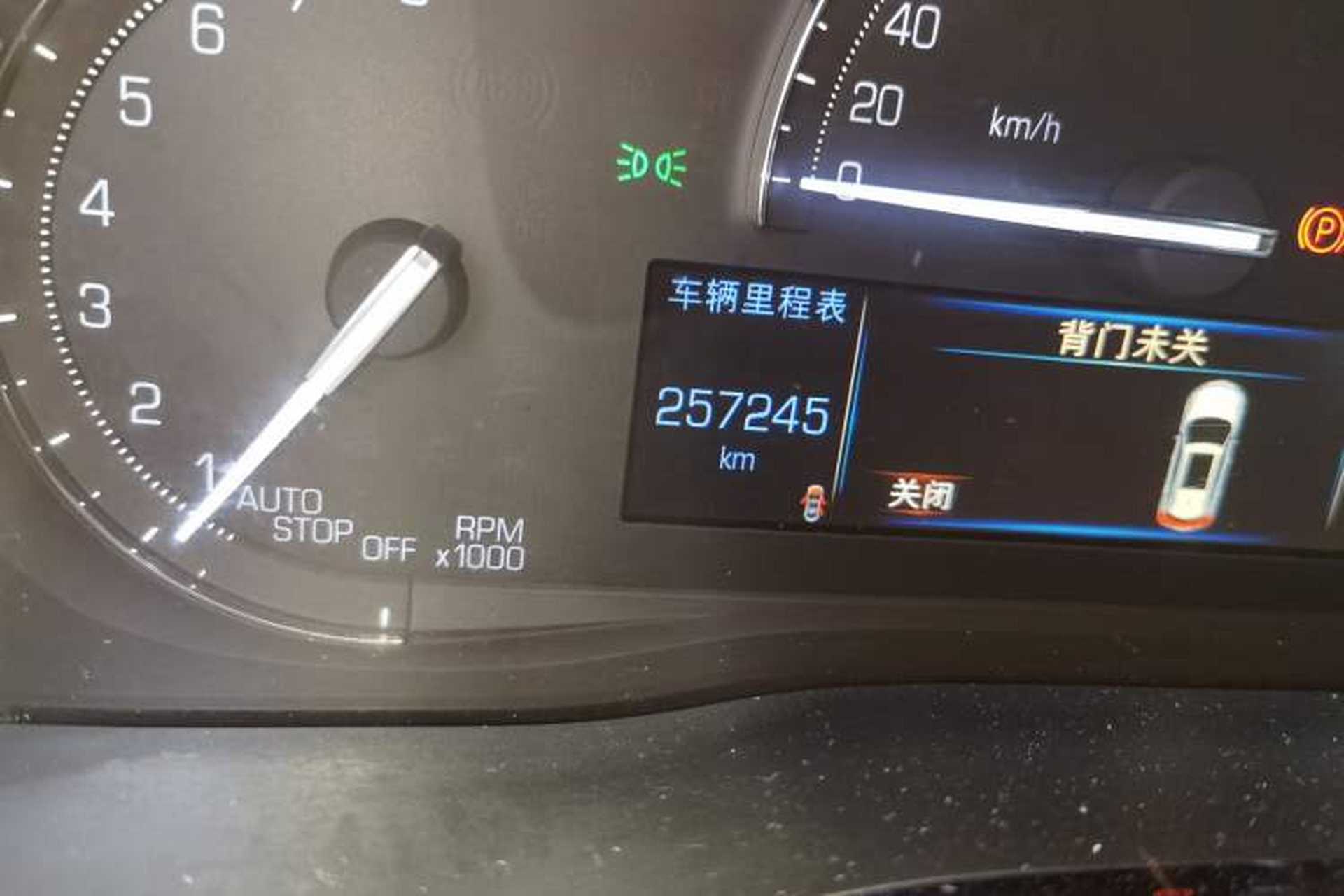 Used Cadillac XT5 2016 25T Tech Edition Odometer Close Up