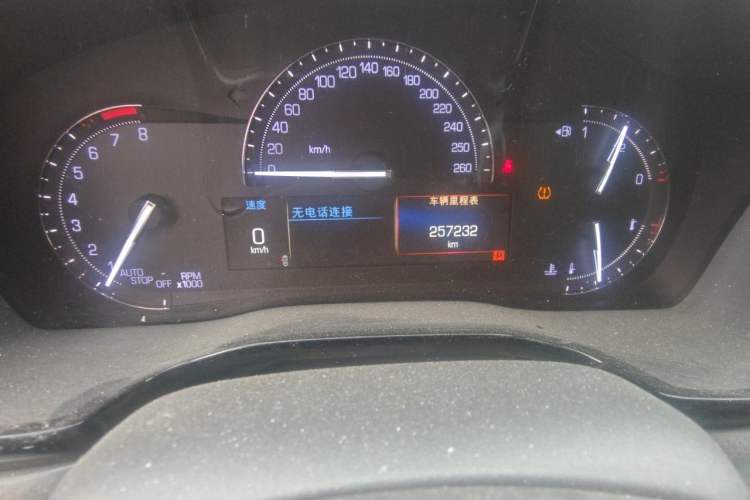 Used Cadillac XT5 2016 25T Luxury Model Odometer Close Up
