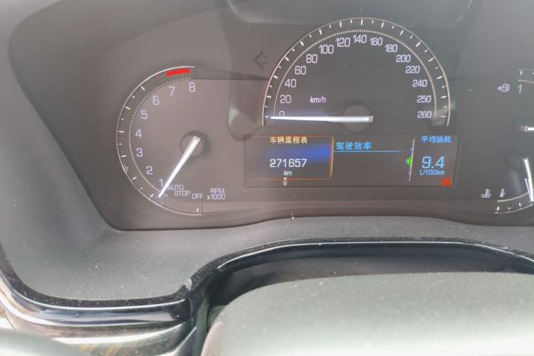 Used Cadillac XT5 2016 25T Luxury Model Odometer Close Up