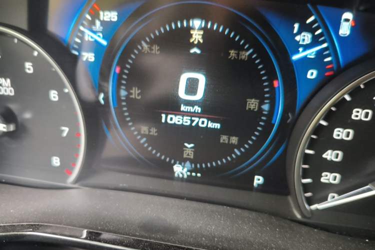 Used Cadillac XT5 2016 28T Four-Wheel-Drive Leading Model Odometer Close Up