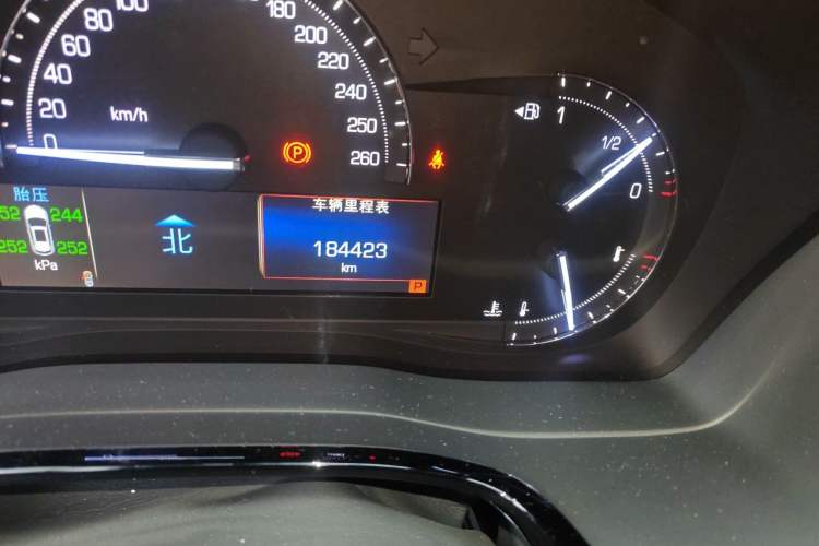 Used Cadillac XT5 2016 28T Four-Wheel Drive Luxury Model Odometer Close Up