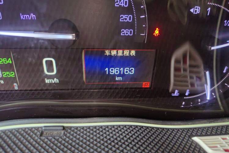 Used Cadillac XT5 2016 28T Four-Wheel Drive Tech Version Odometer Close Up