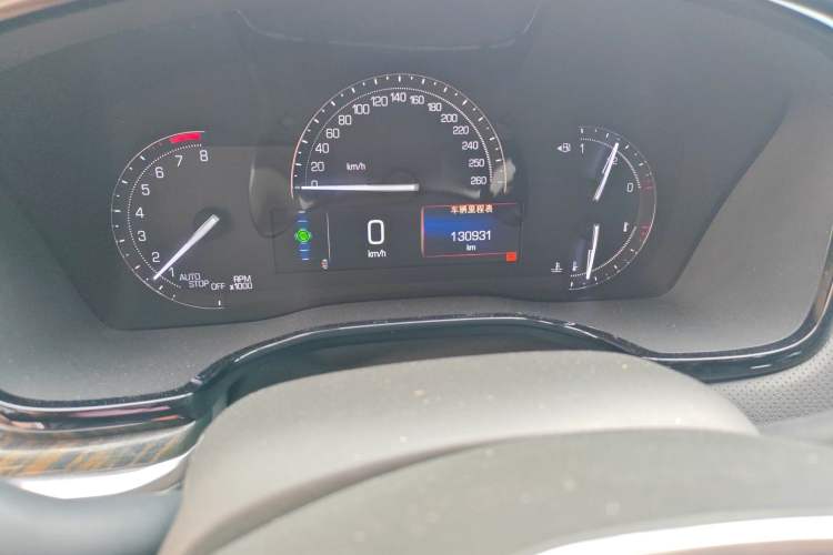 Used Cadillac XT5 2016 25T Luxury Model Odometer Close Up