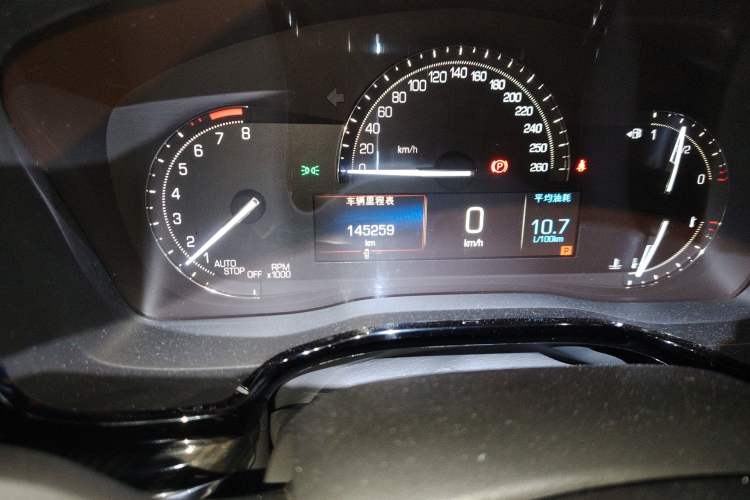 Used Cadillac XT5 2016 25T Luxury Model Odometer Close Up