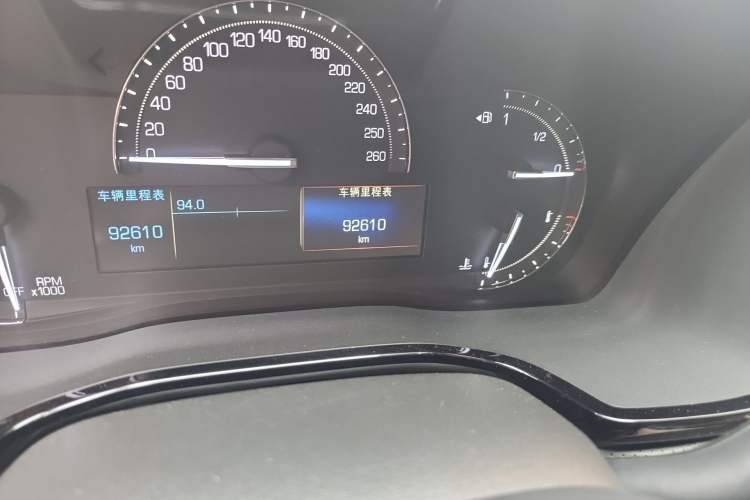 Used Cadillac XT5 2016 25T Tech Edition Odometer Close Up