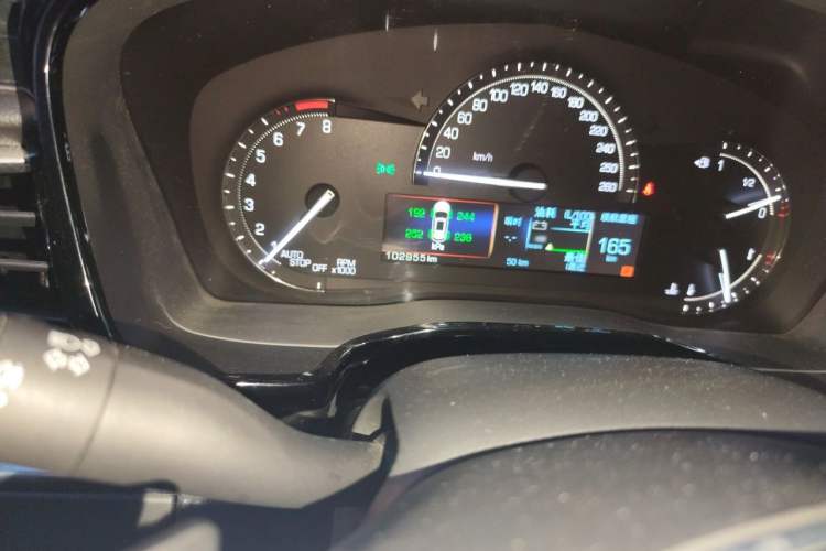 Used Cadillac XT5 2016 25T Luxury Model Odometer Close Up