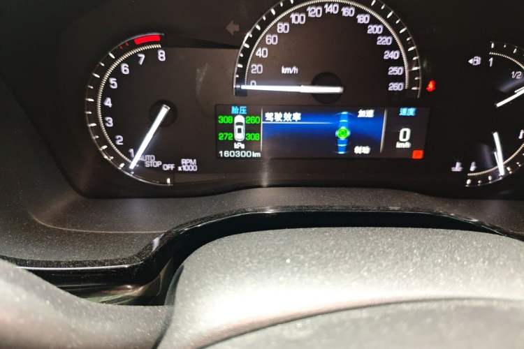 Used Cadillac XT5 2016 25T Luxury Model Odometer Close Up