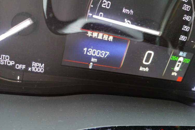 Used Cadillac XT5 2016 28T Four-Wheel Drive Luxury Model Odometer Close Up