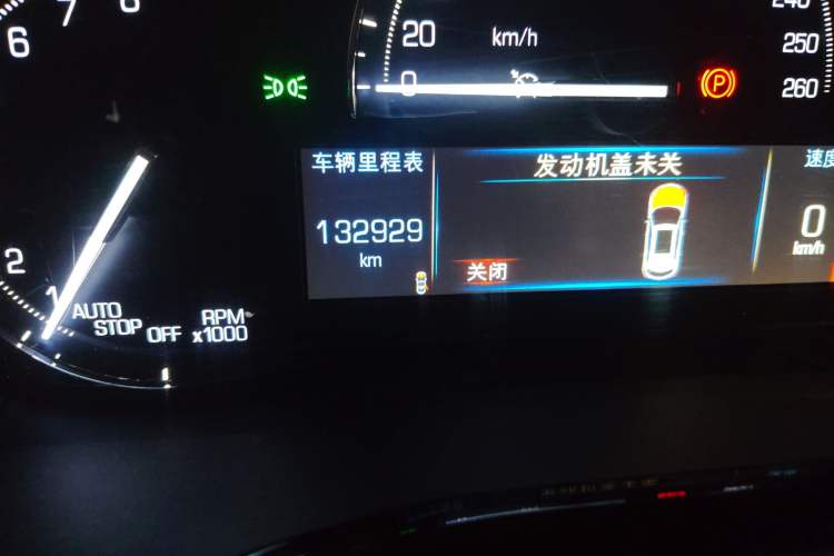 Used Cadillac XT5 2016 25T Luxury Model Odometer Close Up