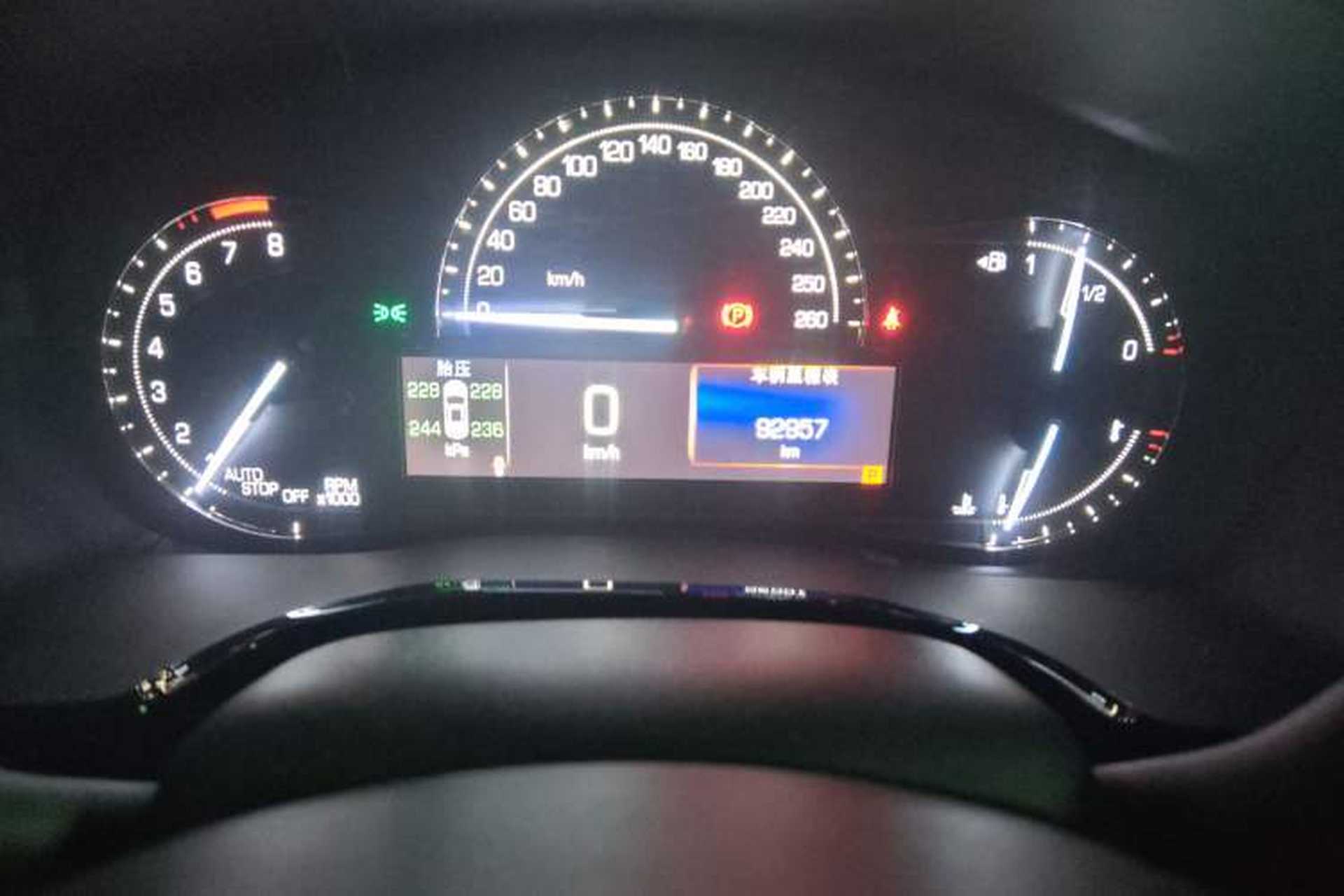 Used Cadillac XT5 2016 28T Four-Wheel Drive Tech Version Odometer Close Up
