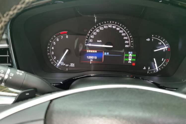 Used Cadillac XT5 2016 28T Four-Wheel Drive Luxury Model Odometer Close Up