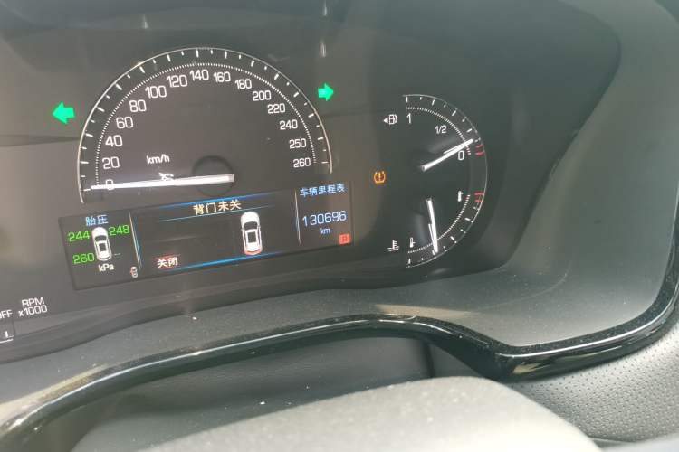 Used Cadillac XT5 2016 25T Tech Edition Odometer Close Up