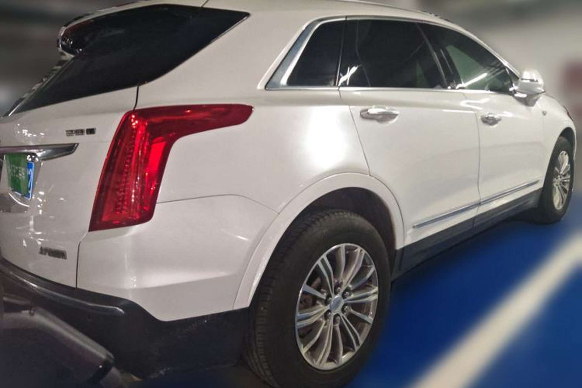 Used Cadillac XT5 2016 28T Four-Wheel Drive Tech Version Rear Right 45 Deg
