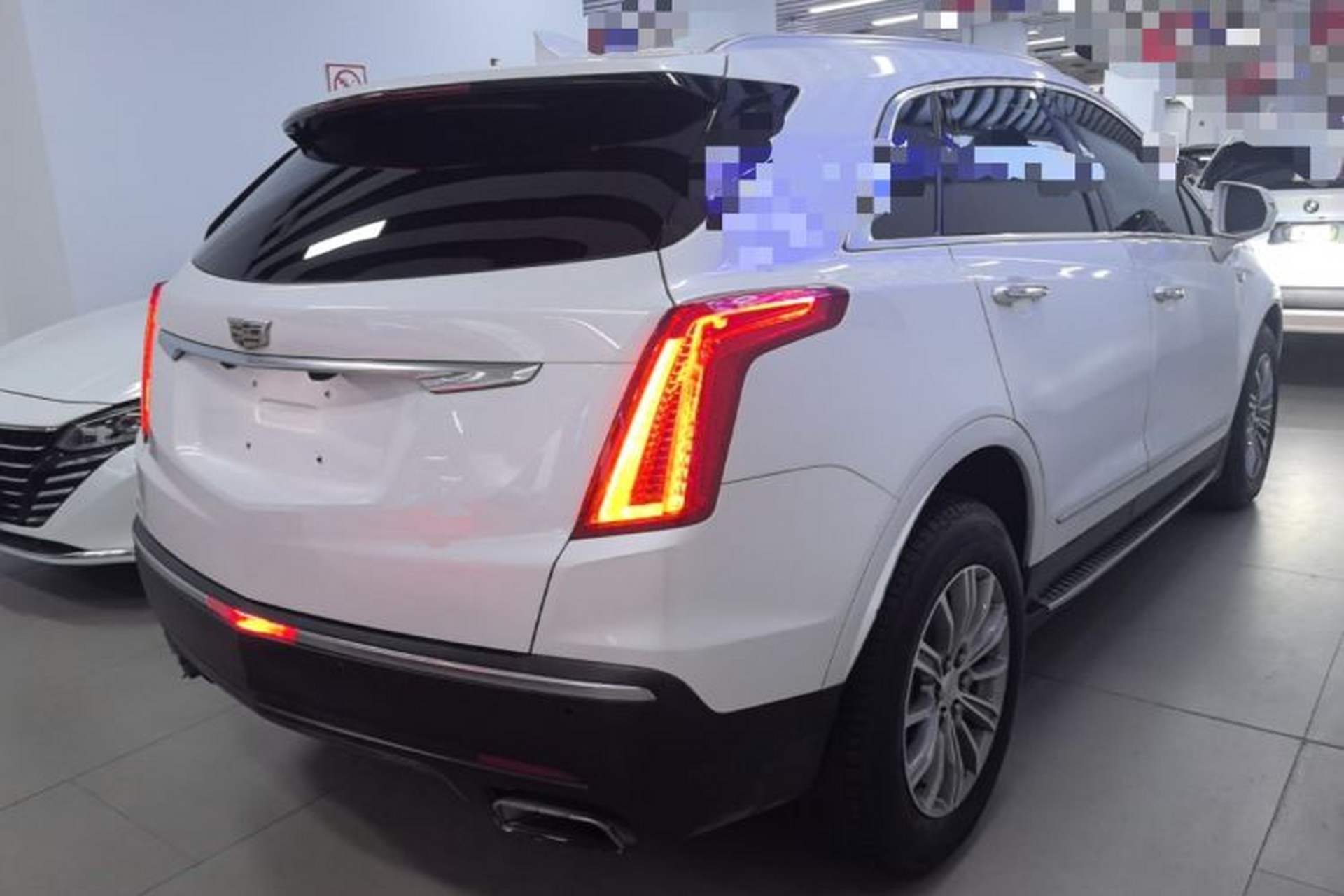Used Cadillac XT5 2016 25T Luxury Model Rear Right 45 Deg