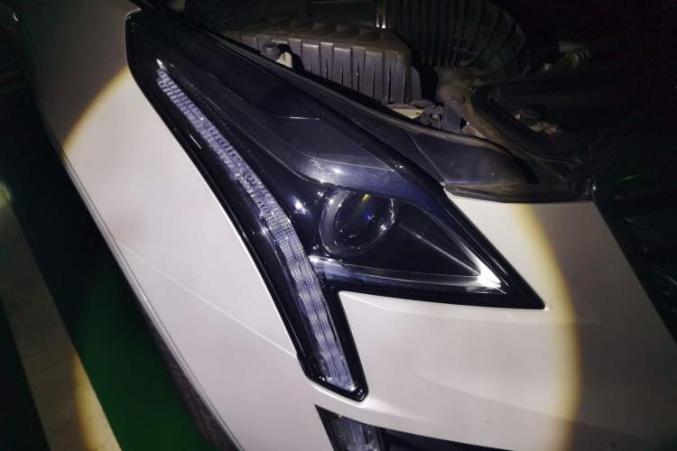 Used Cadillac XT5 2016 25T Luxury Model Right Front Headlight
