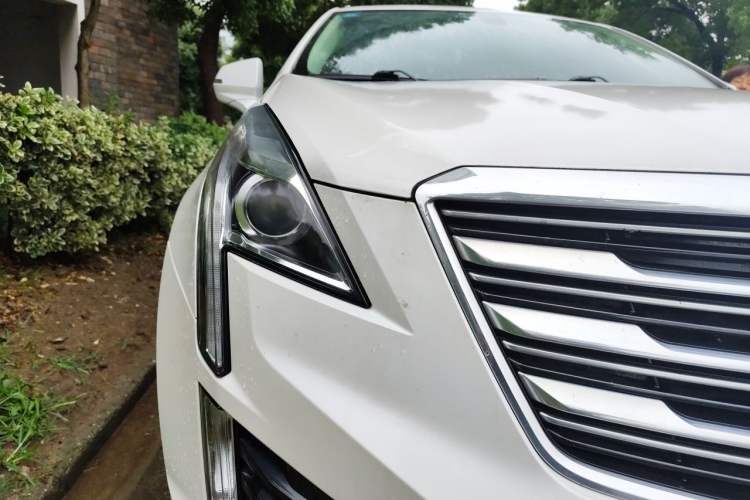 Used Cadillac XT5 2016 25T Luxury Model Right Front Headlight